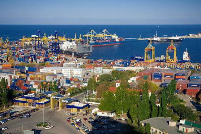Черноморск: морской торговый порт