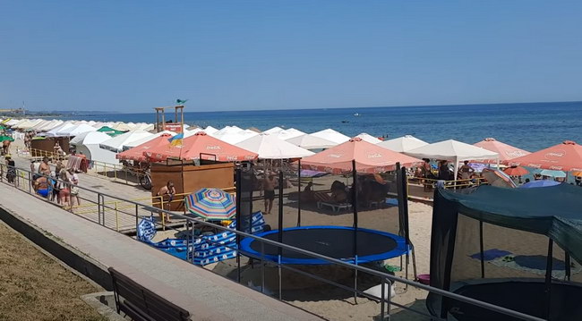 Жаркая пора отпусков на побережье Черноморска